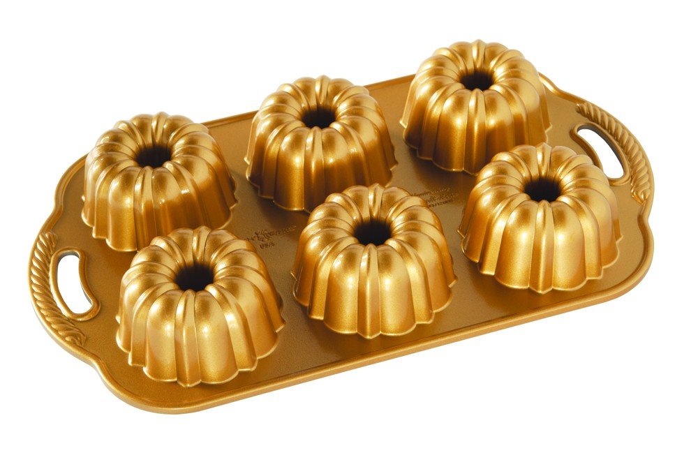 Nordic Ware Forma na 6 minibábovek Anniversary, zlatá, 1l 86277